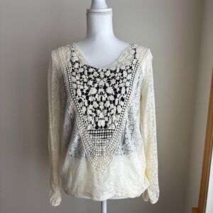 Eyeshadow Lace Blouse in Cream and Black